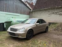 Gebraucht Mercedes C180 143 PS (105 kW) 2004 Gold Limousine
