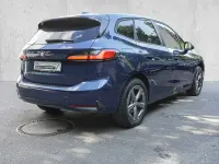 Gebraucht BMW 220 Active Tourer Luxury Line 156 PS (114 kW) 2023 Blau Van / Kleinbus