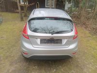 Gebraucht Ford Fiesta 60 PS (44 kW) 2012 Silber Kleinwagen