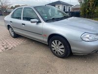Gebraucht Ford Mondeo 90 PS (66 kW) 1998 Silber Limousine