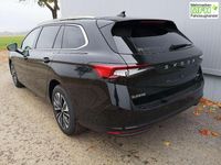 Neu Skoda Superb Selection 193 PS (141 kW) 2025 Ebonyschwarz metallic Kombi