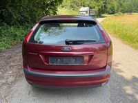 Gebraucht Ford Focus Ghia 101 PS (74 kW) 2004 Rot Limousine