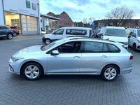 Gebraucht VW Golf VIII Life 131 PS (96 kW) 2023 Reflexsilber metallic Kombi
