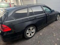Gebraucht BMW 318 143 PS (105 kW) 2007 Schwarz Kombi