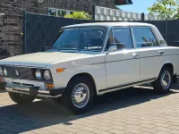Second-hand Lada 2106 75 CP (55 kW) 1986 Alb Berlinǎ