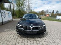 Gebraucht BMW 520 Luxury Line 190 PS (139 kW) 2023 Schwarz ii/bonnet fluid black Kombi