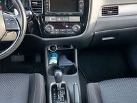 gebraucht Mitsubishi Outlander 2.2 DI-D 4WD Automatik SUV-Star+ S...