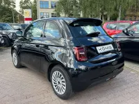 Gebraucht Fiat 500e 86 kW (118 PS) 2023 Onyx schwarz (10n) Kleinwagen