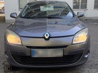 Gebraucht Renault Mégane Dynamique 106 PS (77 kW) 2010 Silber Limousine