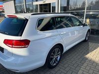 Gebraucht VW Passat 150 PS (110 kW) 2017 Pure white Kombi