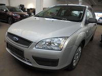 Gebraucht Ford Focus Trend 101 PS (74 kW) 2006 Silber Limousine