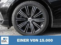 Gebraucht Volvo V60 Inscription 341 PS (250 kW) 2021 Schwarz metallic Kombi