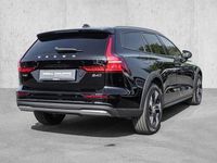 Gebraucht Volvo V60 CC Plus 197 PS (144 kW) 2023 Black solid ´stone´ / solid Kombi
