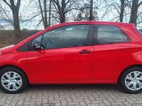 Gebraucht Toyota Yaris 69 PS (50 kW) 2014 Rot Kleinwagen