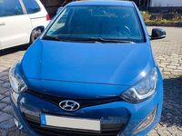 Gebraucht Hyundai i20 101 PS (74 kW) 2014 Blau Kleinwagen