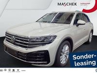 Gebraucht VW Touareg Elegance 231 PS (169 kW) 2024 Sechura beige SUV