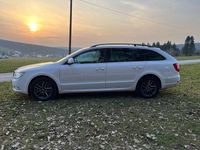Gebraucht Skoda Superb Ambition 140 PS (102 kW) 2012 Weiß Kombi