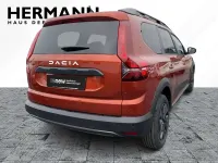 Gebraucht Dacia Jogger Expression 110 PS (80 kW) 2025 Braun Van / Kleinbus