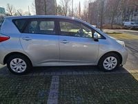 Gebraucht Toyota Verso-S 99 PS (72 kW) 2014 Silber Van / Kleinbus