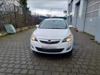 Używany Opel Astra 101 KM (74 kW) 2010 Biały Hatchback