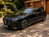 Gebraucht BMW 750e 489 PS (359 kW) 2024 Schwarz Limousine