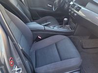 Gebraucht BMW 520 163 PS (119 kW) 2007 Grau Kombi
