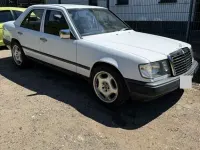 Gebraucht Mercedes E260 160 PS (117 kW) 1987 Weiß Limousine