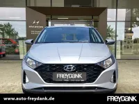 Gebraucht Hyundai i20 Edition 30+ 101 PS (74 kW) 2022 Sleek silver Kleinwagen