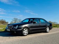 Second-hand Mercedes E200 Avantgarde 163 CP (119 kW) 2002 Negru Berlinǎ