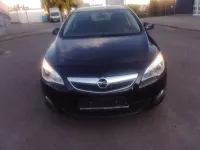 Gebraucht Opel Astra Selection 116 PS (85 kW) 2010 Limousine