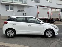 Gebraucht Hyundai i20 GO! 75 PS (55 kW) 2016 Weiß Limousine