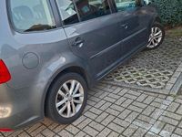 Gebraucht VW Touran 105 PS (77 kW) 2012 Grau Van / Kleinbus