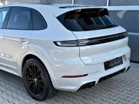 Gebraucht Porsche Cayenne 354 PS (260 kW) 2024 Racetrackgrey/kreide/crayon/ch SUV