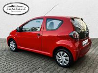 Gebraucht Toyota Aygo Basis 68 PS (50 kW) 2012 Rot Kleinwagen