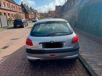 Gebraucht Peugeot 206 75 PS (55 kW) 1998 Silber Kleinwagen