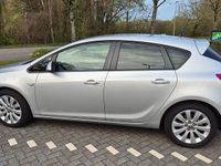 Gebraucht Opel Astra 140 PS (102 kW) 2011 Silber Kleinwagen