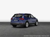 Gebraucht VW Tiguan Allspace Elegance 200 PS (147 kW) 2022 Atlantic blue metallic SUV