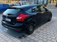 Gebraucht Ford Focus SYNC Edition 125 PS (91 kW) 2014 Schwarz Limousine