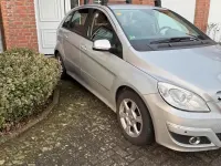 Gebraucht Mercedes B180 109 PS (80 kW) 2010 Silber Van / Kleinbus