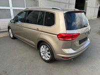 Gebraucht VW Touran Highline 150 PS (110 kW) 2016 Gold Van / Kleinbus