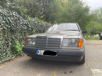 Gebraucht Mercedes 200 72 PS (52 kW) 1988 Gold Limousine