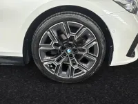 Gebraucht BMW 520 M Sport 208 PS (152 kW) 2025 Mineralweiß metallic Limousine