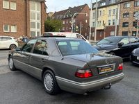 Gebraucht Mercedes E220 150 PS (110 kW) 1994 Braun Limousine