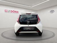 Gebraucht Toyota Aygo X-play 69 PS (50 kW) 2017 Pianosaweiß Kleinwagen