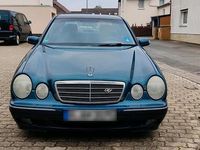 Usata Mercedes E240 170 CV (125 kW) 2000 Verde Berlina