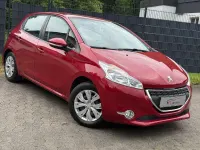 Gebraucht Peugeot 208 Active 68 PS (50 kW) 2013 Rot Kleinwagen