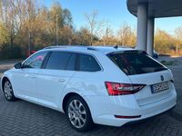 Gebraucht Skoda Superb Style 190 PS (139 kW) 2016 Weiß Kombi