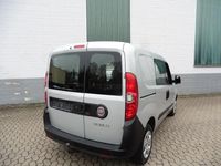Gebraucht Fiat Doblò Basis 90 PS (66 kW) 2010 Silber Van / Kleinbus