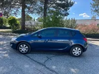 Używany Opel Astra Edition 101 KM (74 kW) 2012 Niebieski Sedan/Limuzyna