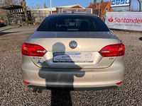 Second-hand VW Jetta 122 CP (89 kW) 2013 Bej Berlinǎ